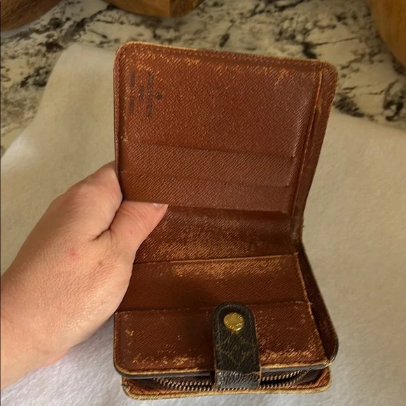 Louis Vuitton Monogram Wallet - Picture 7 of 15